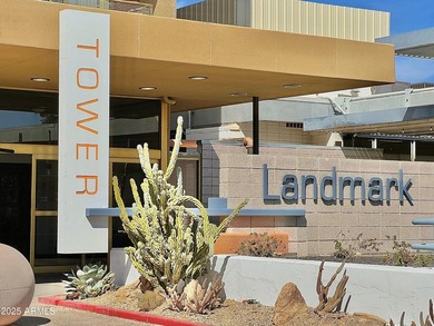 Furnished Uptown Phoenix Luxury Lifestyle! High ceilings give a - photo 39