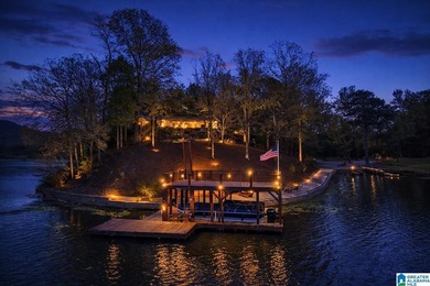 Welcome to The Nest. This Oasis is fully remodeled with hardwood - photo 41