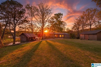 Welcome to The Nest. This Oasis is fully remodeled with hardwood - photo 42