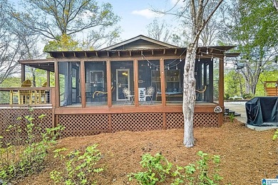 Welcome to The Nest. This Oasis is fully remodeled with hardwood - photo 49