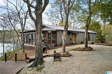 Welcome to The Nest. This Oasis is fully remodeled with hardwood - photo 50