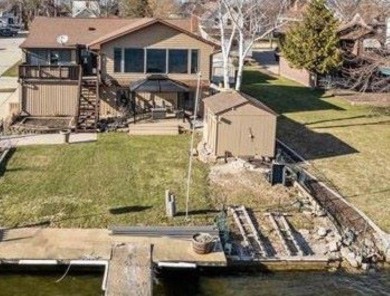 Lake Winnebago Home For Sale in Menasha Wisconsin
