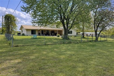 Welcome to an exceptional 420+/- acre ranch in Western Arkansas - photo 3