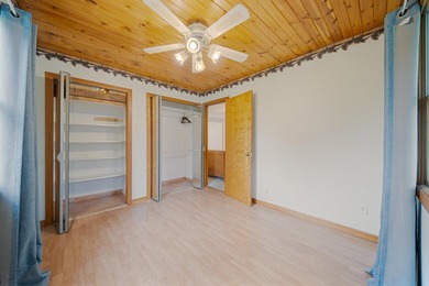 Spacious 2 story 5 bedroom home on .33 acres. Featuring 2 - photo 12