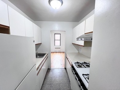 Welcome to this bright and spacious A-line 2-bedroom, 1-bath - photo 14