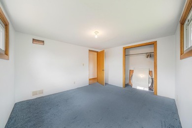 Spacious 2 story 5 bedroom home on .33 acres. Featuring 2 - photo 14