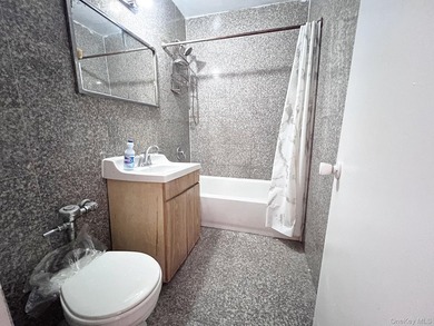 Welcome to this bright and spacious A-line 2-bedroom, 1-bath - photo 15