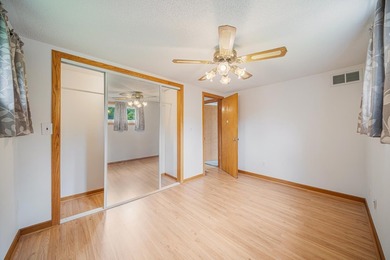Spacious 2 story 5 bedroom home on .33 acres. Featuring 2 - photo 15