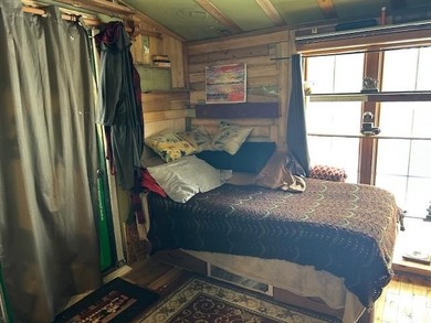 Escape to your own private retreat with this artistic cabin set - photo 17