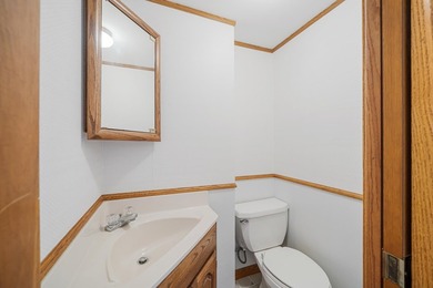 Spacious 2 story 5 bedroom home on .33 acres. Featuring 2 - photo 19