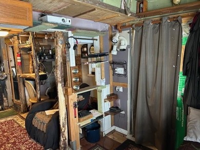 Escape to your own private retreat with this artistic cabin set - photo 21