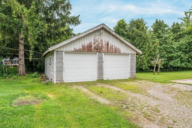 Spacious 2 story 5 bedroom home on .33 acres. Featuring 2 - photo 22