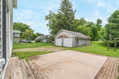 Spacious 2 story 5 bedroom home on .33 acres. Featuring 2 - photo 23