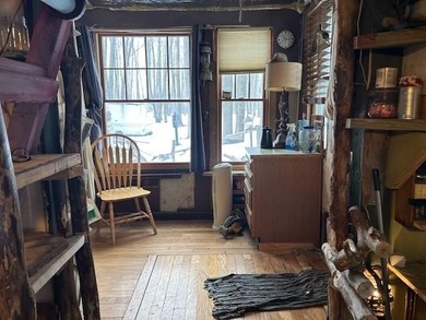 Escape to your own private retreat with this artistic cabin set - photo 24