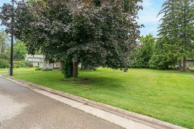 Spacious 2 story 5 bedroom home on .33 acres. Featuring 2 - photo 25