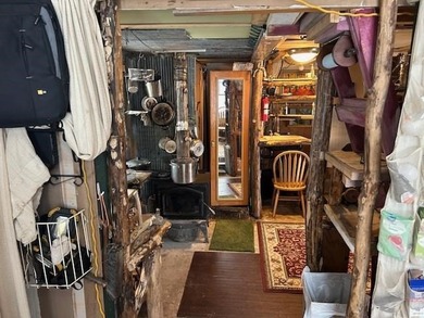 Escape to your own private retreat with this artistic cabin set - photo 26