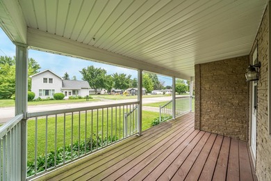 Spacious 2 story 5 bedroom home on .33 acres. Featuring 2 - photo 26