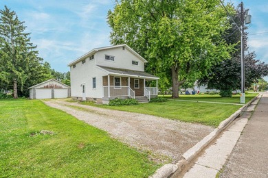 Spacious 2 story 5 bedroom home on .33 acres. Featuring 2 - photo 27