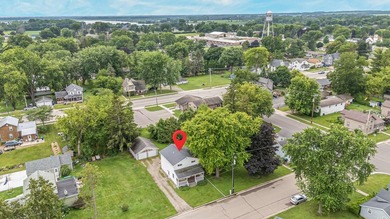Spacious 2 story 5 bedroom home on .33 acres. Featuring 2 - photo 33