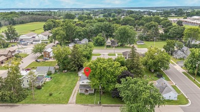 Spacious 2 story 5 bedroom home on .33 acres. Featuring 2 - photo 34