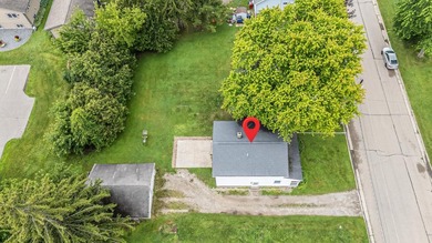 Spacious 2 story 5 bedroom home on .33 acres. Featuring 2 - photo 35