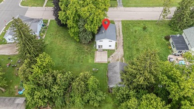 Spacious 2 story 5 bedroom home on .33 acres. Featuring 2 - photo 37