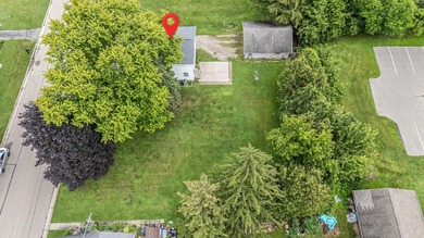 Spacious 2 story 5 bedroom home on .33 acres. Featuring 2 - photo 39