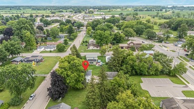 Spacious 2 story 5 bedroom home on .33 acres. Featuring 2 - photo 40