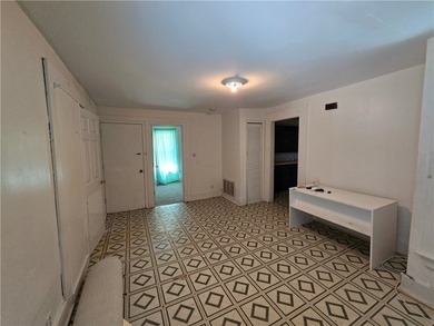 Outstanding opportunity for investors or owner-occupants! This - photo 8