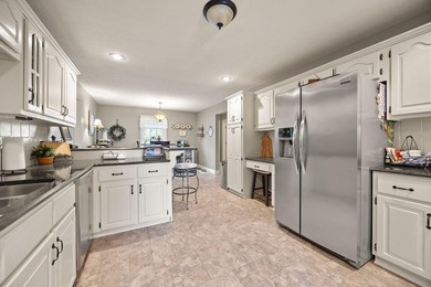 NEW PRICE - MOTIVATED SELLERS - Welcome Home to this stunning - photo 24