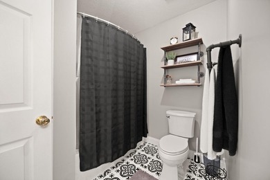 NEW PRICE - MOTIVATED SELLERS - Welcome Home to this stunning - photo 48