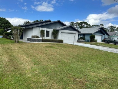 Lake Home For Sale in Sebring, Florida