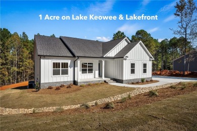 Lake Home For Sale in Seneca, South Carolina