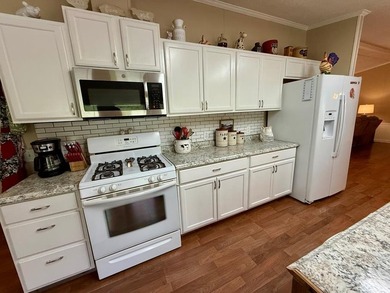 Rest and relax in this beautifully maintained 3-bedroom, 2-bath - photo 12