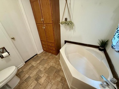 Rest and relax in this beautifully maintained 3-bedroom, 2-bath - photo 17