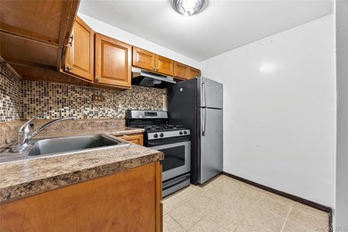 Investment opportunity in the Bronx! This legal 3-family home - photo 22