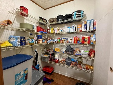 Rest and relax in this beautifully maintained 3-bedroom, 2-bath - photo 23