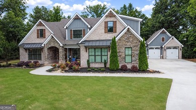 Welcome to 204 Tuxedo Circle, a stunning custom-built residence - photo 3