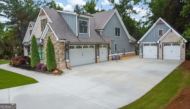 Welcome to 204 Tuxedo Circle, a stunning custom-built residence - photo 5