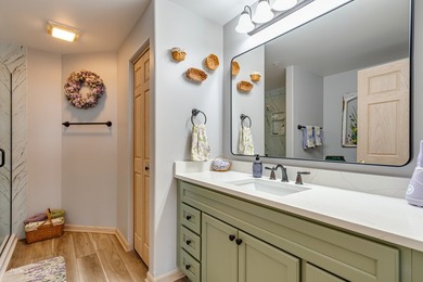 Premium Penthouse unit is a must see! It features vaulted - photo 9