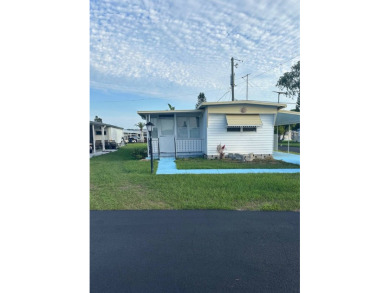 (private lake, pond, creek) Home For Sale in South Daytona Florida