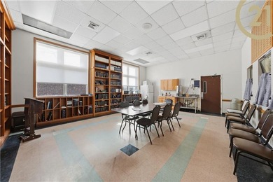 Institutional / Educational Facility - 6,500+ Sq Ft on 40x100 - photo 13