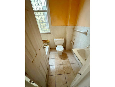 Excellent investment opportunity! Legal triplex featuring three - photo 15