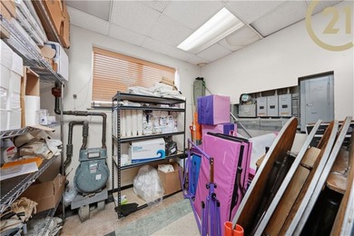 Institutional / Educational Facility - 6,500+ Sq Ft on 40x100 - photo 18