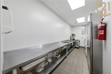 Institutional / Educational Facility - 6,500+ Sq Ft on 40x100 - photo 23
