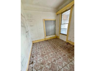 Excellent investment opportunity! Legal triplex featuring three - photo 24