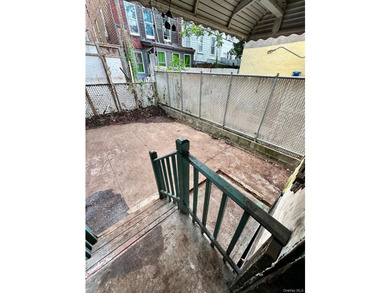 Excellent investment opportunity! Legal triplex featuring three - photo 27