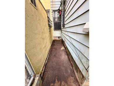 Excellent investment opportunity! Legal triplex featuring three - photo 28