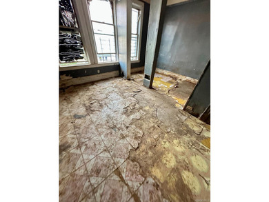 Excellent investment opportunity! Legal triplex featuring three - photo 32