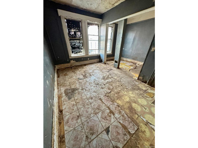 Excellent investment opportunity! Legal triplex featuring three - photo 33